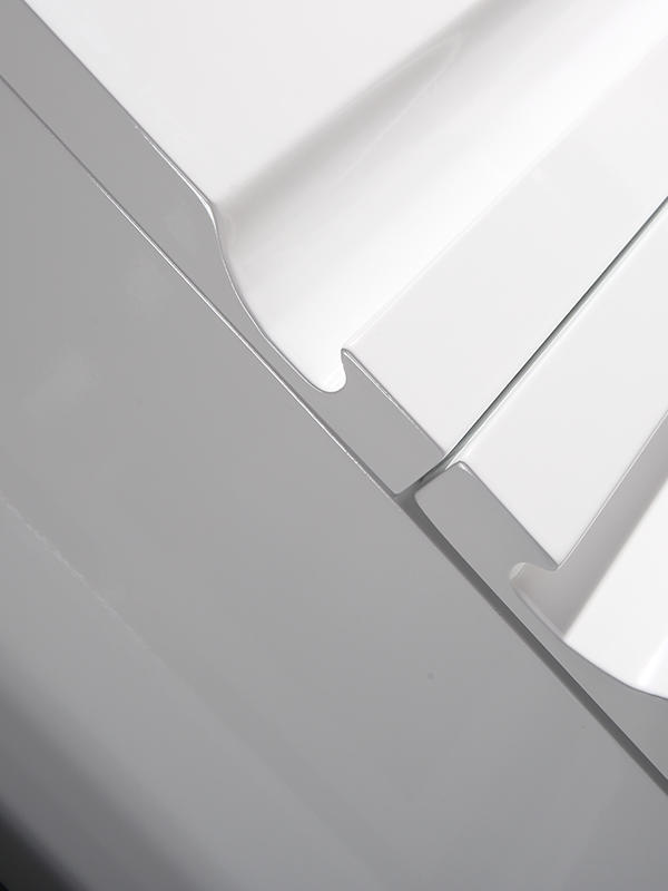 Wandmontierter weißer moderner eleganter Badezimmerschrank mit Glasbecken